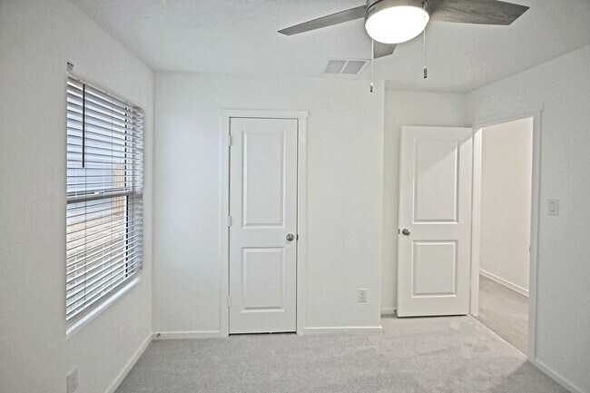 Building Photo - 350 Kayden Ct