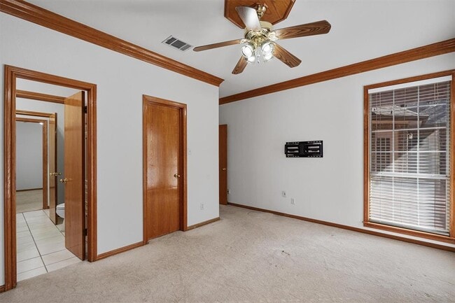 Building Photo - 1903 Port Royal Dr