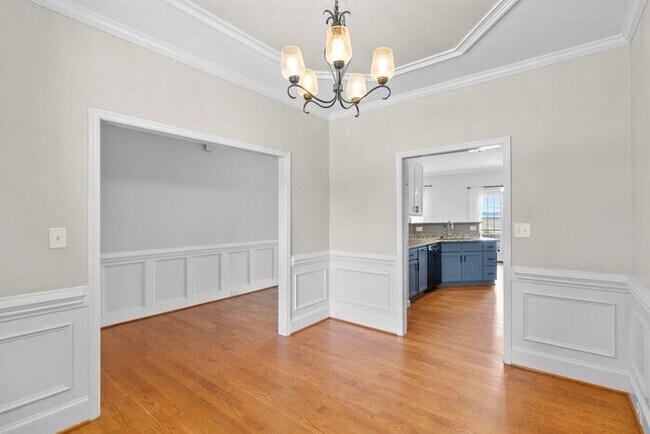 Building Photo - 720 Camwheel Dr
