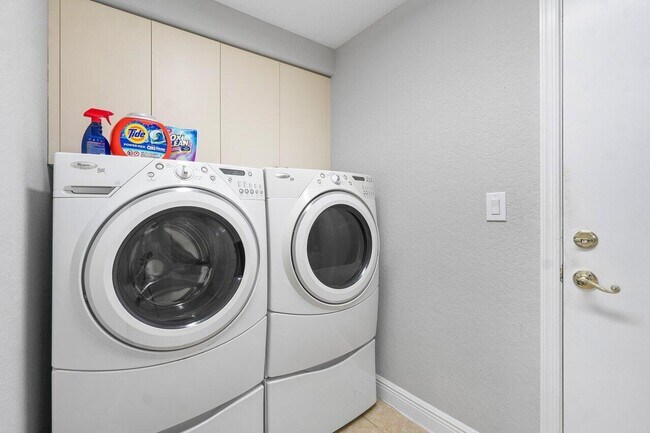 Building Photo - 15841 Corintha Terrace