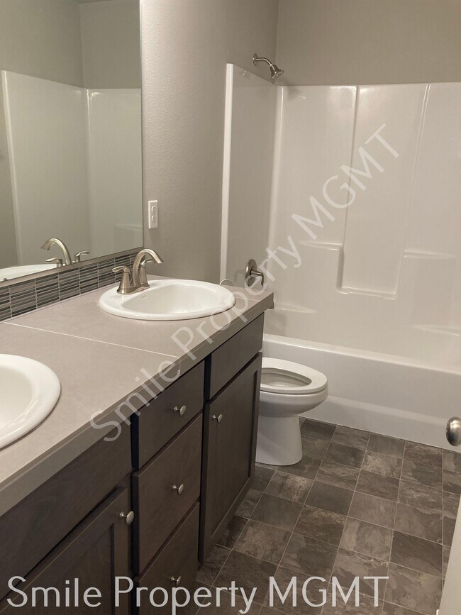 Building Photo - 22948 NE Sockeye St