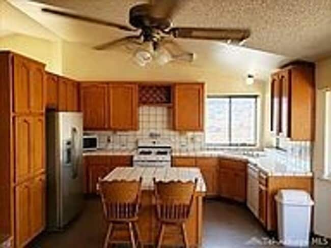 Building Photo - Beautiful 3/2 in Oak Knolls