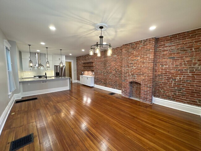 Building Photo - Dennison Ave 866-868 CR