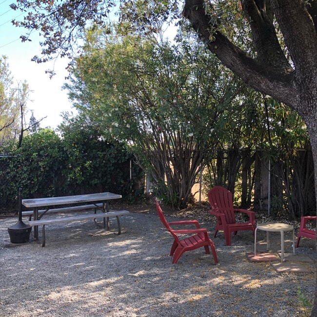 Building Photo - Holly Oaks Apartments