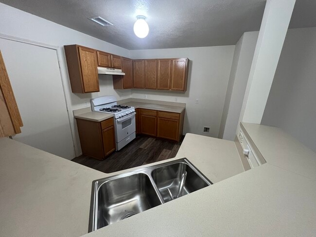 Building Photo - 19530 Sandy Woods Dr