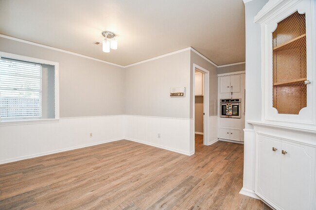 Building Photo - 7310 Ridge Oak Dr