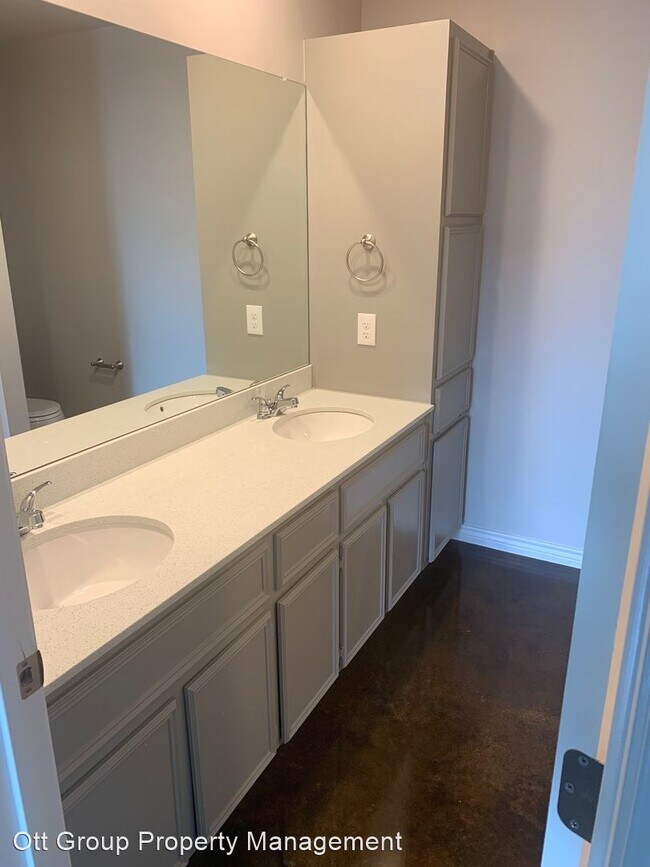 Building Photo - 208 Lowes Blvd