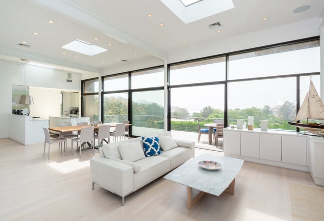 Building Photo - 43 Surfside Ave