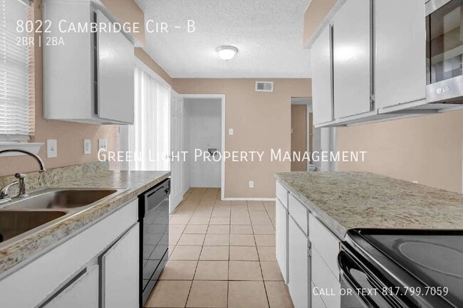 Building Photo - 8022 Cambridge Cir