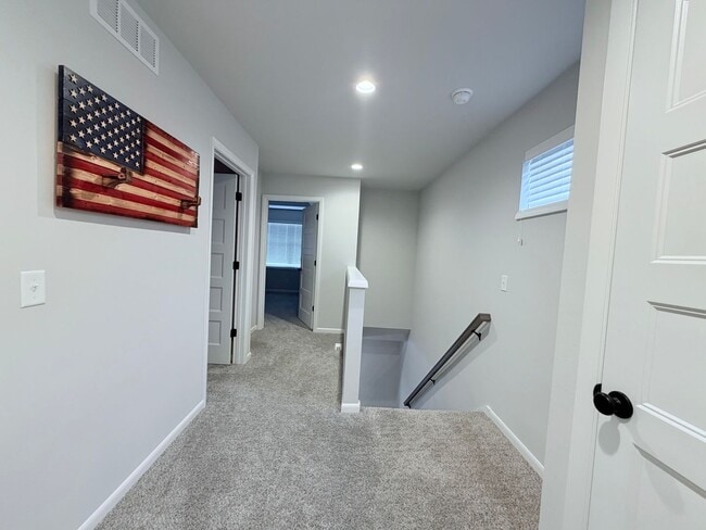 Building Photo - 3 Bed / 2.5 Bath Brand New House in Waunakee, WI!