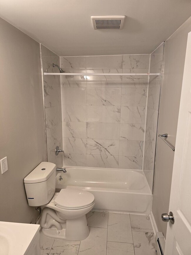 Building Photo - ? Modern Comfort: 3-Bedroom Living in Hartford’s Friendliest Area ?