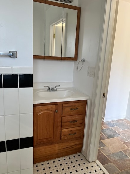 Building Photo - 2115 Tarleton Dr