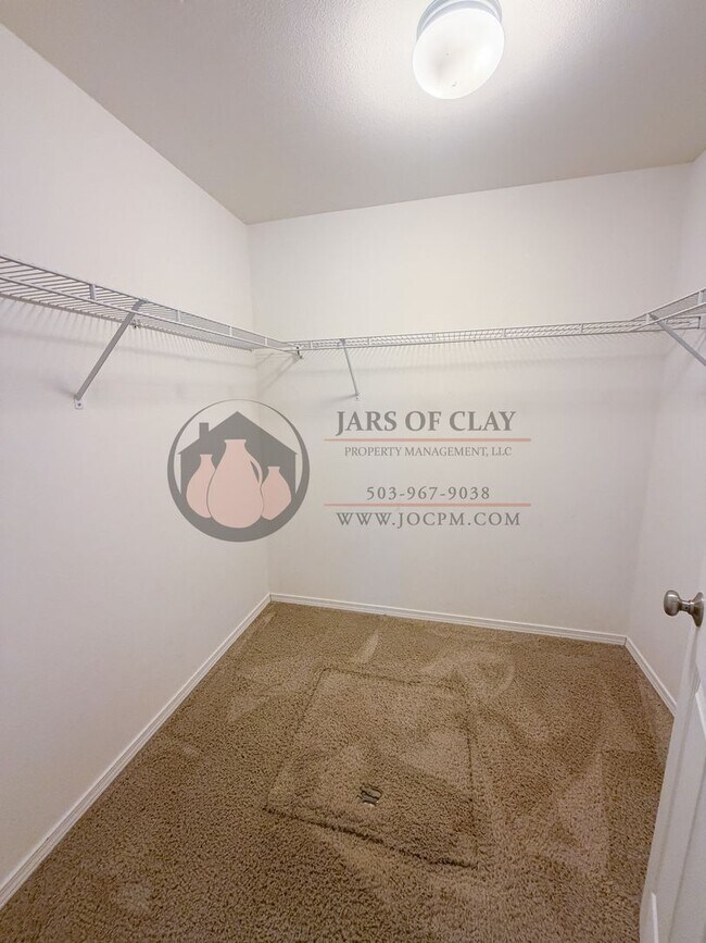 Building Photo - Single-Level Albany Charm! 2BR/2BA Bungalow with Vaulted Ceilings & Fenced Yard!