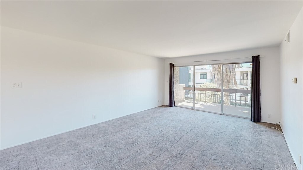 Building Photo - 12157 Moorpark St