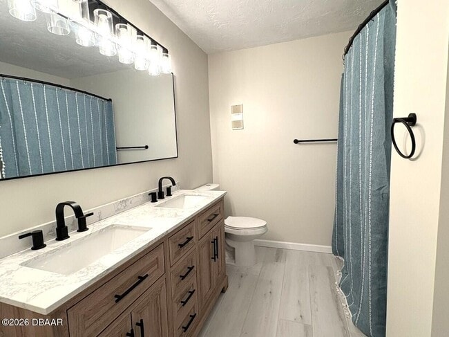 Building Photo - 104 Moonstone Ct