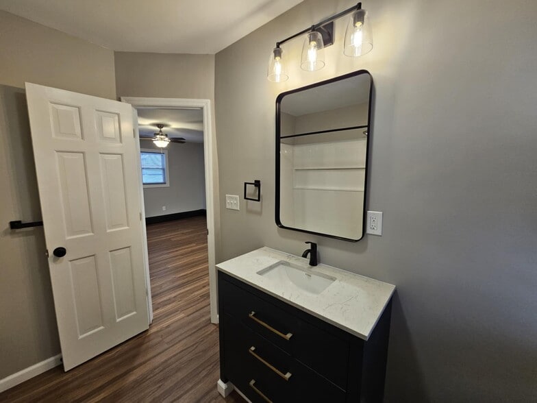 Building Photo - 114 Clinton Street