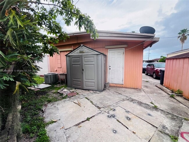 Building Photo - 8181 8181 Northwest South River Dr