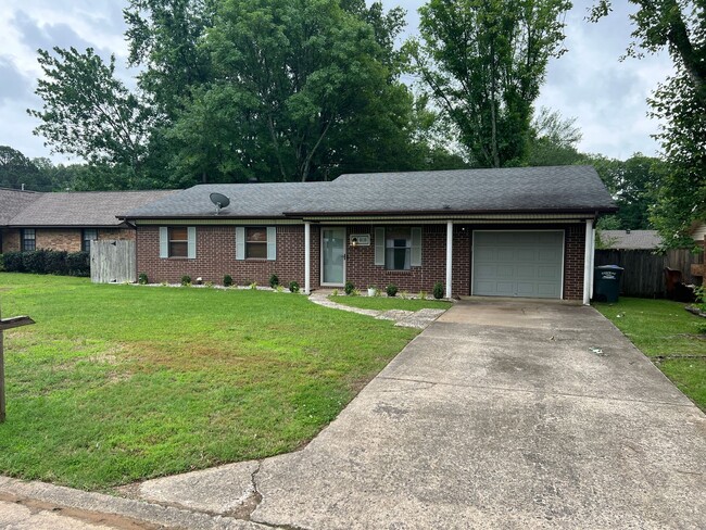 Primary Photo - 3 Bed 1.5 Bath Home