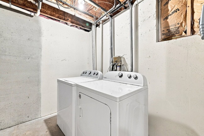 Building Photo - $2,300.95 with $300 Off the First Month's Rent - 3 Beds, 3 Bath, Single Family Home with Solar Pa...