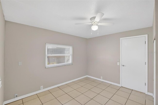 Building Photo - 685 71st Ave N