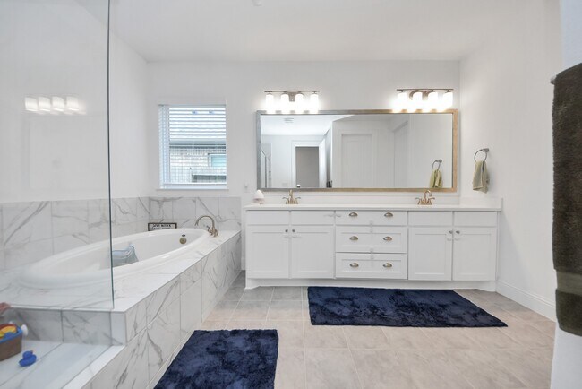 Building Photo - 10018 Knollwood Ln