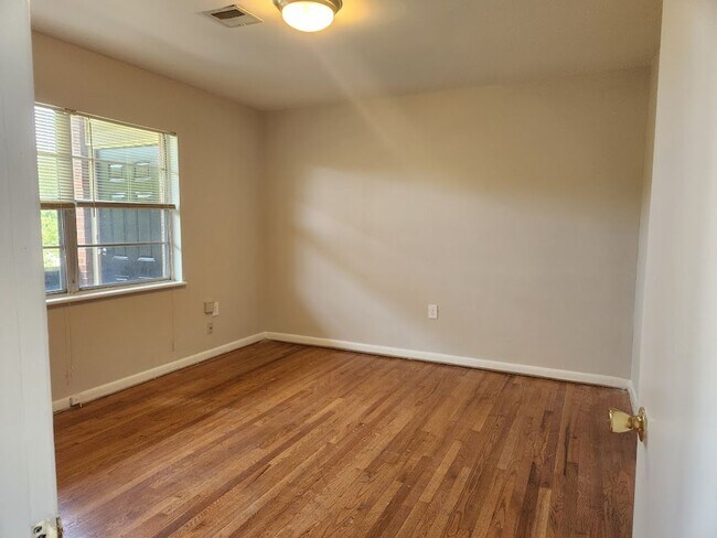 Building Photo - Executive Suites 2