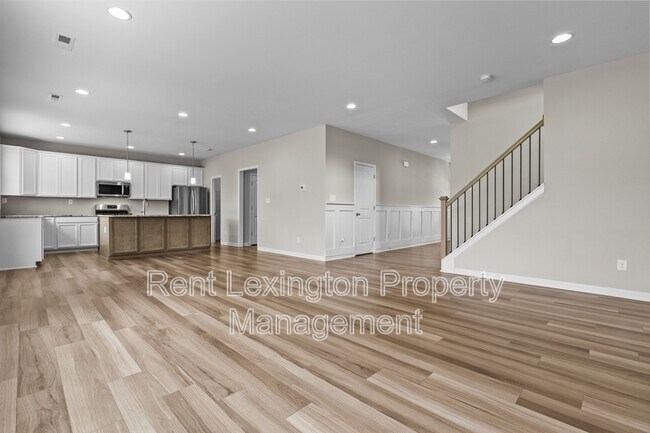 Building Photo - 220 Little Leaf Dr