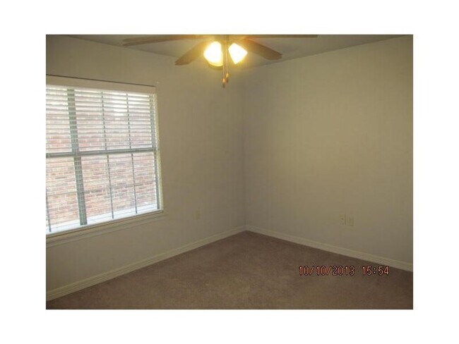 Building Photo - 1773 N Chestnut Ave