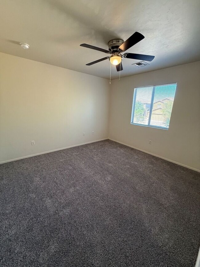 Building Photo - House For Rent