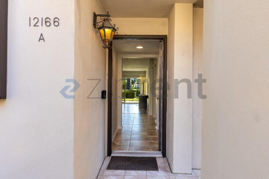 Building Photo - Unit Unit A