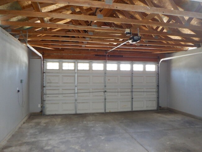 Building Photo - Convenient Location - Cul De Sac