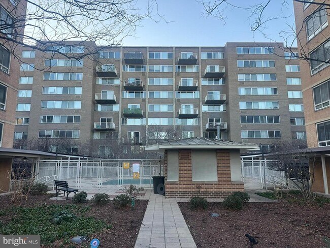 Building Photo - 800 4th St SW