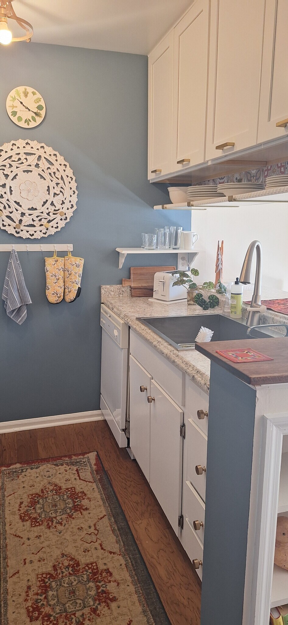 Building Photo - 807 W Trinity Ave