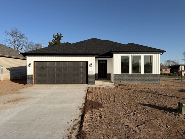 Building Photo - Brand New Home!!