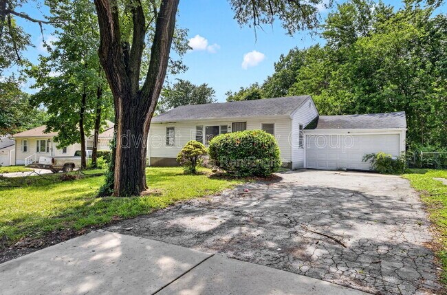 Building Photo - 10027 Lilac Ave