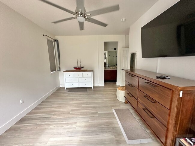 Building Photo - Modern & Custom 3 Bedroom / 2.5 Bathroom H...