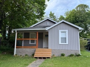 Building Photo - 2 Bedroom / 1 Bath Home Bristol, TN