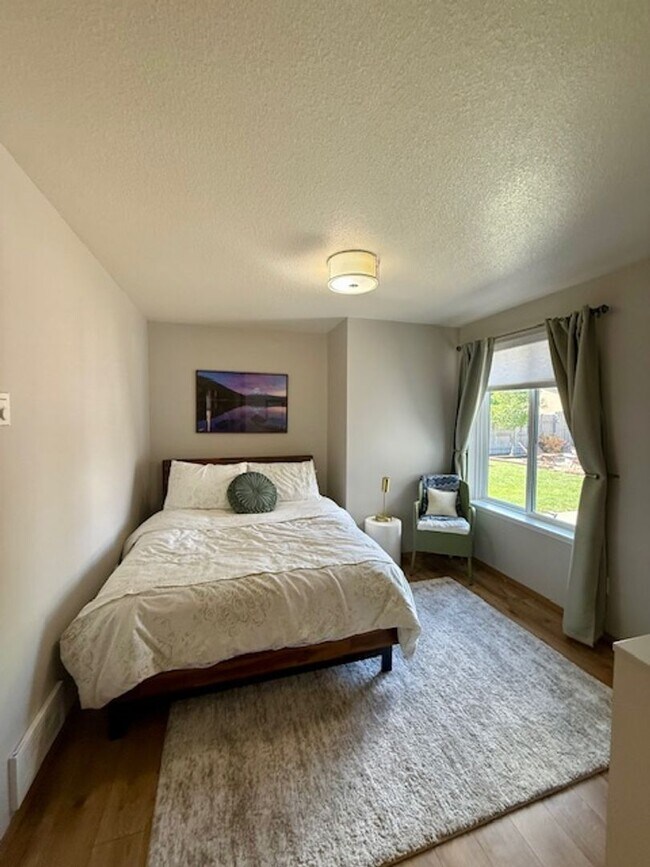 Building Photo - Serene Remodeled 4 Bedroom on Large Lot w/...