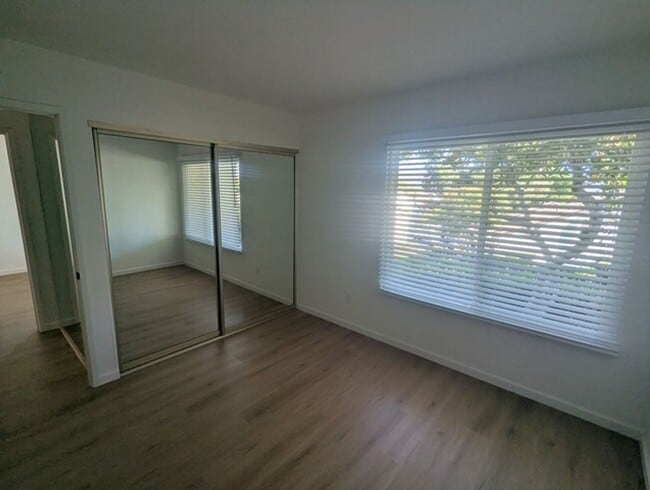 Building Photo - 3 Bedroom 2 Bathroom Single Story Home in ...