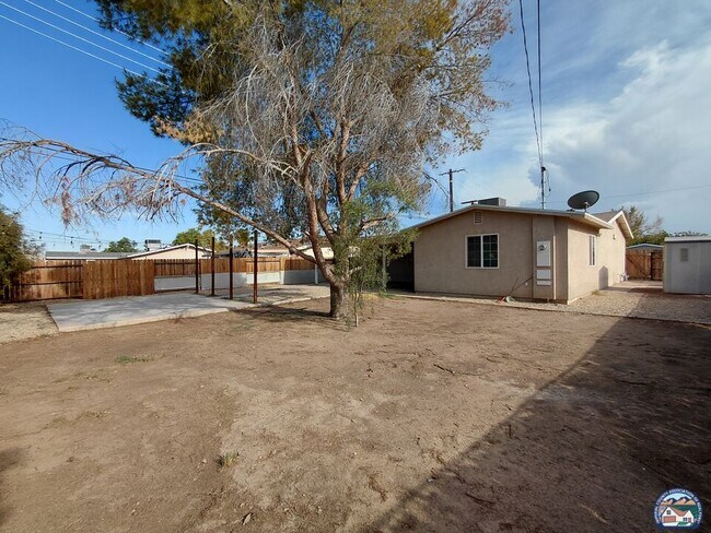 Building Photo - 1190 Ocotillo Dr