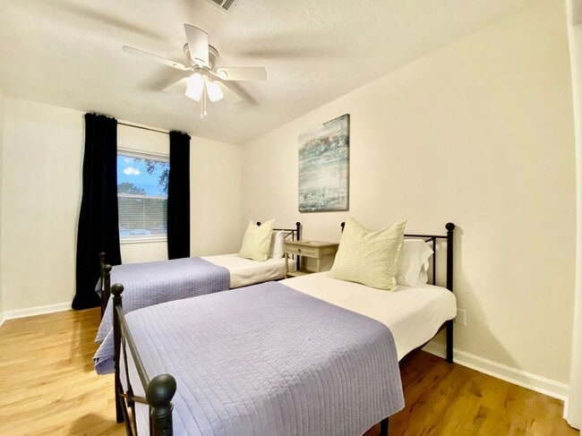 Building Photo - 533 Grant Ave