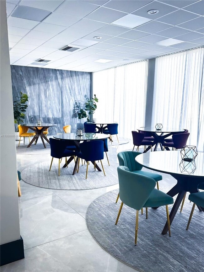 Building Photo - 3140 S Ocean Dr