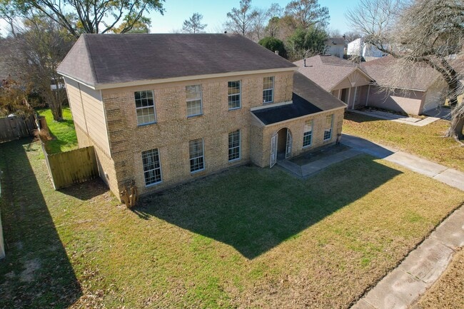 Building Photo - 2523 W Greens Rd