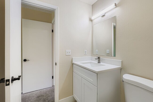 Building Photo - Fantastic Location Near Kendrick Lake Park!