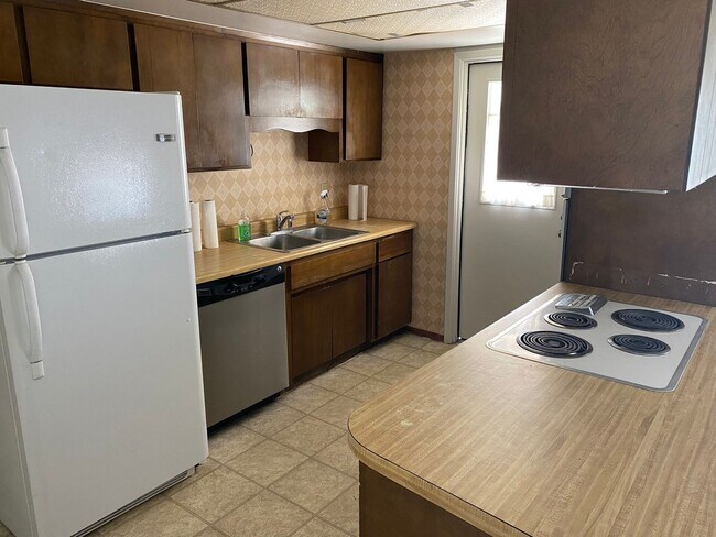 Building Photo - 3326 S Country Club Way