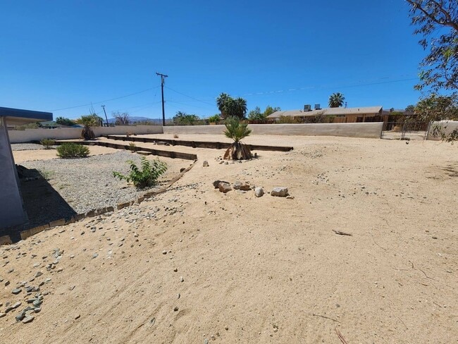 Building Photo - 73939 Desert Dunes Dr