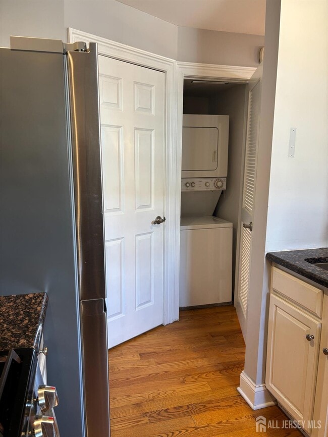 Building Photo - 112 N Broadway