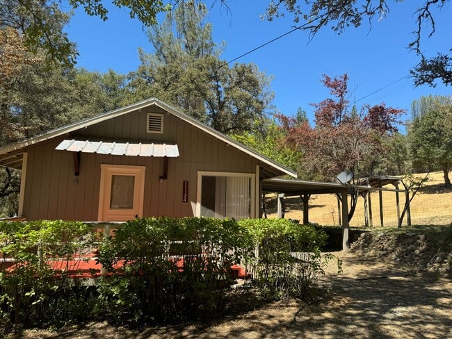 Primary Photo - Cute Cottage just outside Nevada City- Pea...