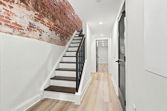 Building Photo - 2434 N 33rd St
