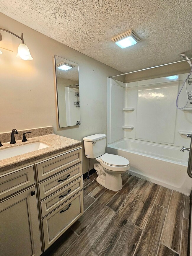 Building Photo - 4 N Park Pl